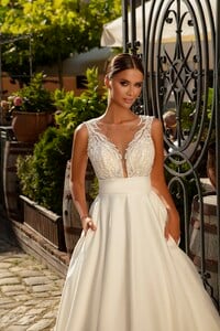 905-2-Wedding-dress-Lady-Di-Bride-1.jpg