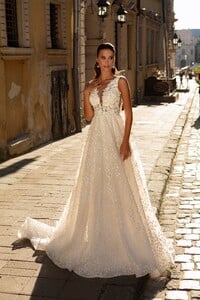 907-1-Wedding-dress-Lady-Di-Bride-1.jpg