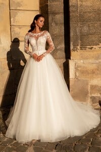 908-2-Wedding-dress-Lady-Di-Bride-1.jpg