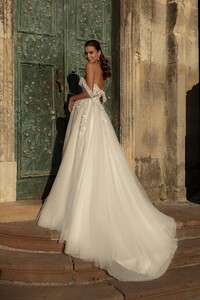 909-2-Wedding-dress-Lady-Di-Bride-1.jpg