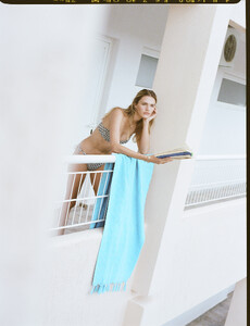 BU_VOGUE-BIKINI_FINALI_000099390004.thumb.jpg.9a9ff07ffa22f693cbf6fb5c9f8e8d3a.jpg