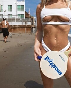 Emma_Kotos_in_Bikini_on_the_Beach_05-01-2023__2_.jpg