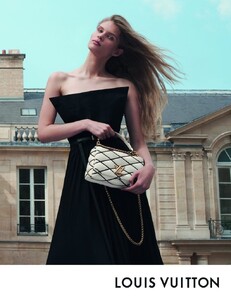 FW23-CAMPAIGN-VISUALS-7-min-790x1024.thumb.jpg.da4688de8df778b178a6094f1988e94d.jpg