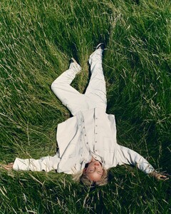 Fall_Collection_23-Editorial-Feed-01_a7431a08-c3aa-4c07-bab3-51ff206bbc78.thumb.jpg.47f5d5593f1abd70c4d78ce80a9e0ae2.jpg