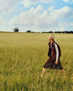 Fall_Collection_23-Editorial-Feed-02-1.thumb.jpg.e9b79e56a1cbea70ece64fce5c8290e6.jpg