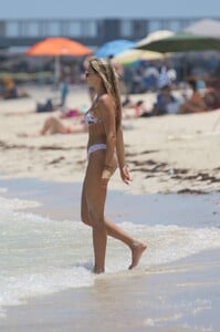 Francesca-Aiello-in-Bikini-2016--06.jpg