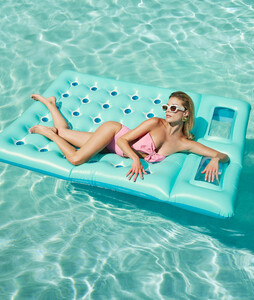 Genlux_Swim_2023_Talent_27514_Wip_3_FInal.jpg