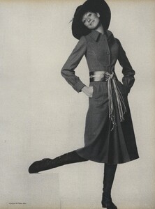 Going_US_Vogue_July_1970_32.thumb.jpg.9e2af4084bd3b170f47f04c4af417fa9.jpg