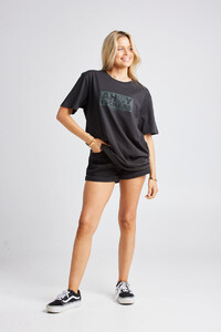 H122M01022_THE_MAD_HUEYS_10_YR_AHOY_FKRS_TEE_VINTAGE_BLACK-2_1800x1800.jpg