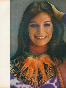 Joie_Makeup_US_Vogue_April_1st_1970_06.thumb.jpg.89064bc38d3294451456cbda72d6f0bc.jpg