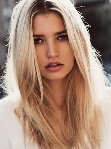 Julia-Viering-portfolio-114-1-418x555.jpg