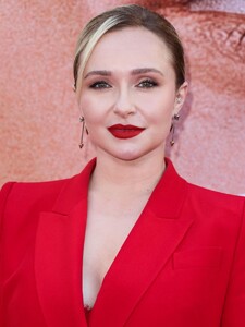 LAPremiere_Blonde_Hollywood_September_2022_282029.jpg