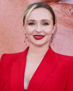 LAPremiere_Blonde_Hollywood_September_2022_282129.jpg