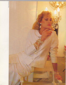 MadameDE0284_052.thumb.jpg.e5596513fbe4e3a862f1f06f25e7dcd8.jpg