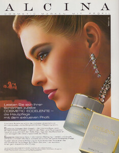 MadameDE0386_013.thumb.jpg.96725ab25c01d7d76360de3718ed6fc9.jpg