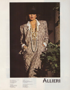 MadameDE0386_086.thumb.jpg.ba74dd482527e6f1300d27ac9a266e7b.jpg
