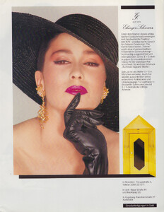 MadameDE1183_006.thumb.jpg.384939ac6bc9e9be128fe9931d431bb2.jpg
