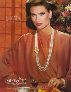 MadameDE1185_033.thumb.jpg.65bf9d73fd5c4e257d5dd28658889ed1.jpg