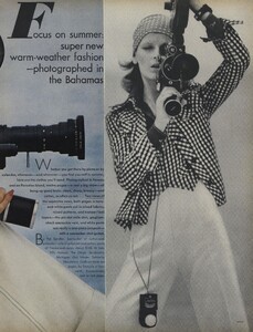 Penati_US_Vogue_April_15_th_1972_02.thumb.jpg.6859bcb0495b8cba0dea031043ae74ce.jpg