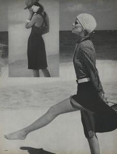 Penati_US_Vogue_April_15_th_1972_08.thumb.jpg.0014682e79643136f963e0573c4045db.jpg