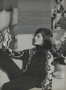 Penati_US_Vogue_April_15_th_1972_12.thumb.jpg.d8a20b561209d076a3aeb2848cc2fa47.jpg