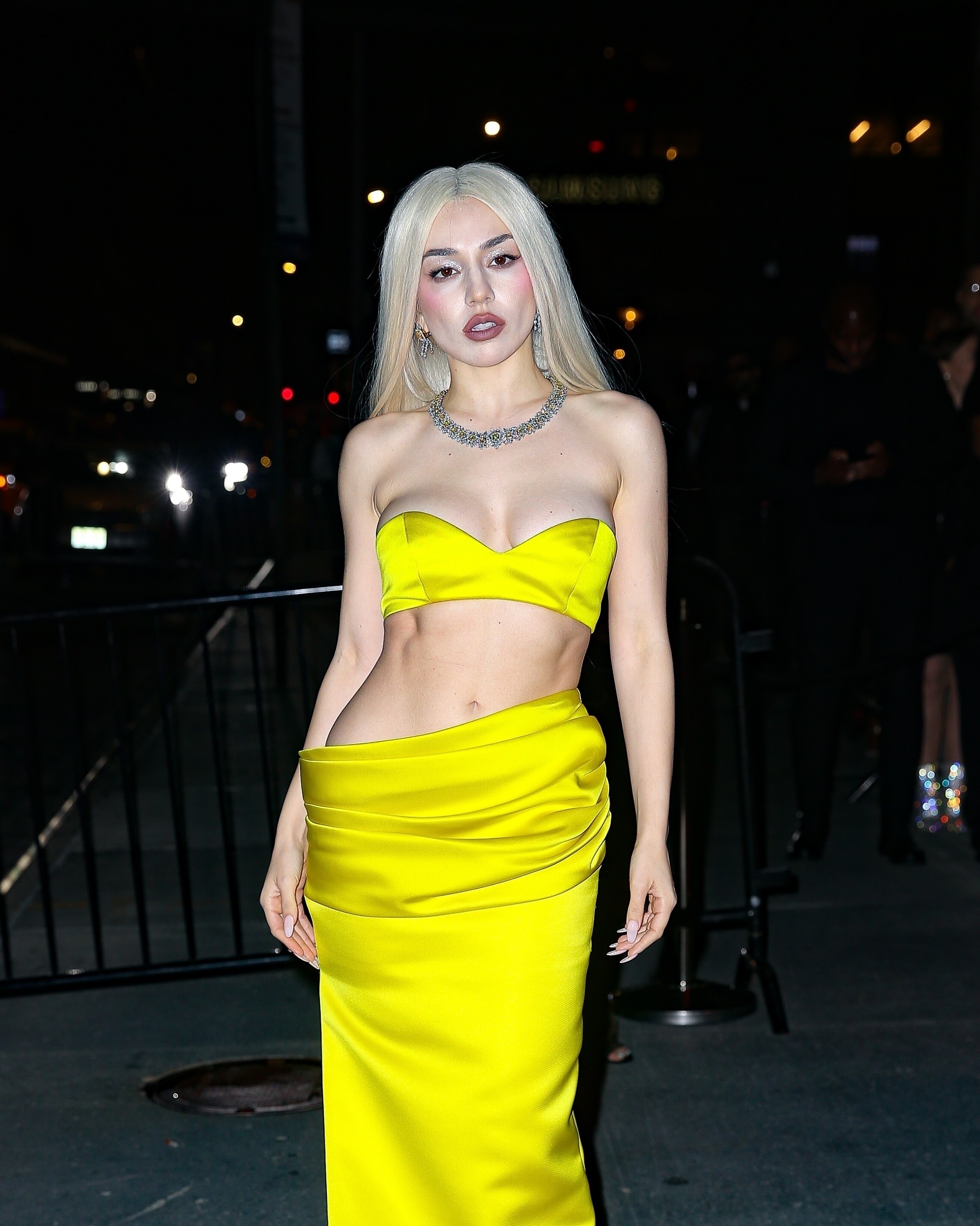 Ava 2023. Ava Max 2023. Ava Max фигура. Ava Max Kiss. Ava Max met Gala 2023.