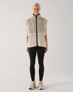 SEEK_FRTO1517OAT_SEEKER_SHERPA_VEST_0795_1.jpg