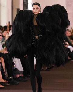 Schiaparelli-defile-couture-automne-hiver-2023-2024-1667949.thumb.jpg.e6e87f26e5f11b4d27a7b708d6c53755.jpg