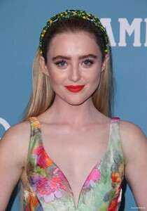 StarringKathrynNewton_CDGArrivals_0006.jpg