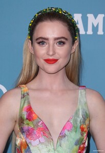 StarringKathrynNewton_CDGArrivals_0008.jpg