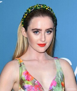 StarringKathrynNewton_CDGArrivals_0037.jpg