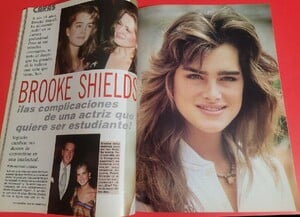 VanidadesPeru1984BrookeShields01.thumb.jpg.dab1c5f3ead96615de3c081cbf5cbd6e.jpg