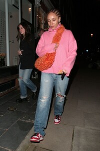 adwoa-aboah-night-out-in-notting-hill-03-17-2022-4.jpg