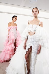 backstage-giambattista-valli-couture-fall-2023-paris-009.thumb.jpg.fd36abdbf9fb31255f733b935327dfa9.jpg