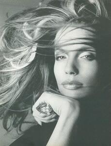 beautiful_woman_01.thumb.jpg.32fc63c5d0d7380a9a869f05fe1ddf0b.jpg