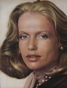 blondness_01.thumb.jpg.393fa7037e58712fc138c0754a88b227.jpg