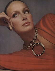 bold_jewel_01.thumb.jpg.8d34f1a27097a46693124548c580a5fe.jpg