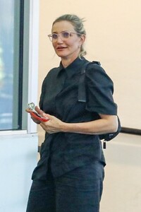 cameron-diaz-at-a-valet-parking-area-in-beverly-hills-07-25-2023-1.jpg