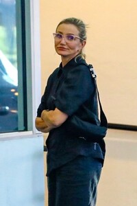 cameron-diaz-at-a-valet-parking-area-in-beverly-hills-07-25-2023-6.jpg