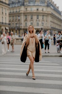 chloe-lecareux-arrives-at-stephane-rolland-fall-winter-23-24-haute-couture-show-in-paris-07-04-2023-0.jpg