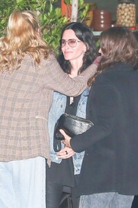 courteney-cox-celebrates-her-59th-birthday-with-jennifer-aniston-and-mary-mccormack-in-malibu-06-16-2023-5.jpg