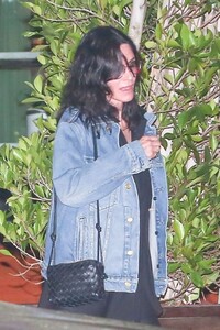 courteney-cox-celebrates-her-59th-birthday-with-jennifer-aniston-and-mary-mccormack-in-malibu-06-16-2023-6.jpg