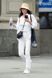 courteney-cox-out-and-about-in-new-york-07-27-2023-5.jpg