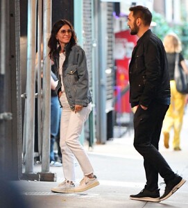 courteney-cox-out-for-dinner-at-pylos-greek-restaurant-in-new-york-07-26-2023-4.jpg