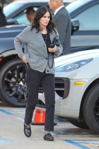 courtney-cox-arrives-for-dinner-at-nobu-in-malibu-06-28-2023-1.jpg