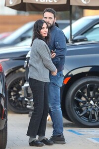 courtney-cox-arrives-for-dinner-at-nobu-in-malibu-06-28-2023-3.jpg