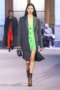 defile-ami-paris-automne-hiver-2022-2023-paris-look-13.thumb.jpg.7d31423248dec468a81490b5268766a7.jpg