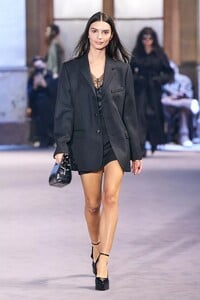 defile-ami-paris-automne-hiver-2022-2023-paris-look-15.thumb.jpg.9bdc76cd88c113e56f7ba2b5ebc818c3.jpg