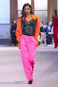 defile-ami-paris-automne-hiver-2022-2023-paris-look-44.thumb.jpg.6a209f547e7db62c6f22a51cd6bd5a15.jpg