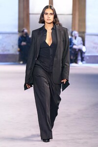 defile-ami-paris-automne-hiver-2022-2023-paris-look-6.thumb.jpg.2788f783e22f576849f44b36c7c528ef.jpg